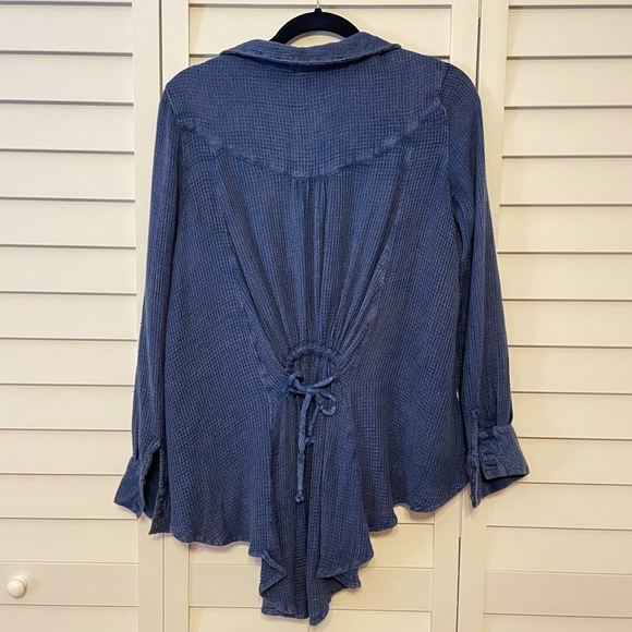 Blue Flowy Button up - Picture 2 of 2